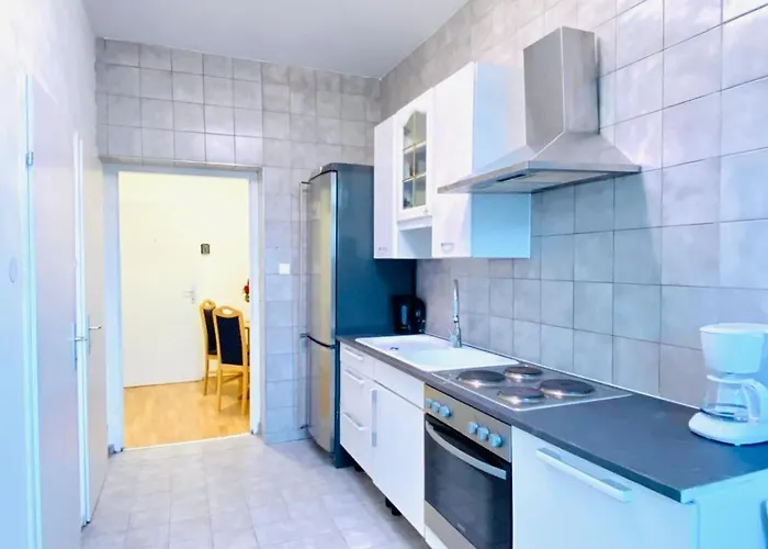 Spacious 5-bedroom For 11 Near Train Station דירה וינה