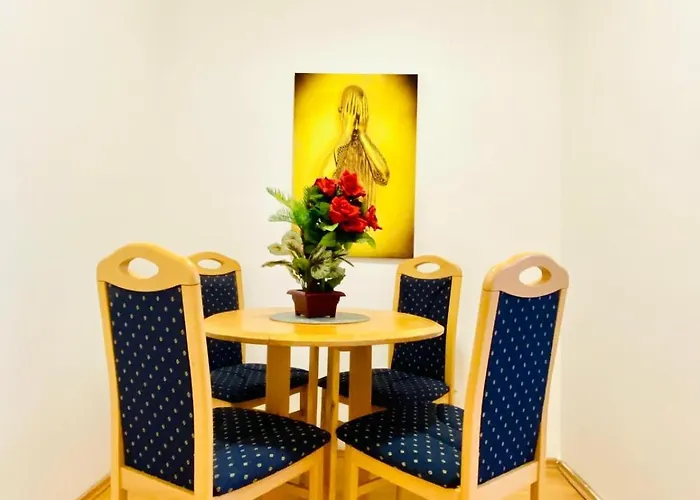 Spacious 5-bedroom For 11 Near Train Station