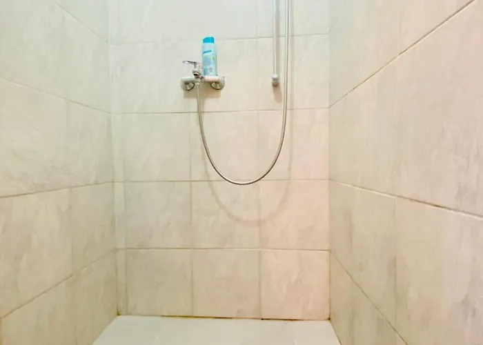 דירה Spacious 5-bedroom For 11 Near Train Station