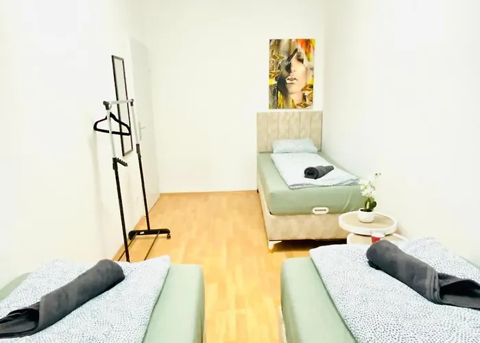 דירה Spacious 5-bedroom For 11 Near Train Station
