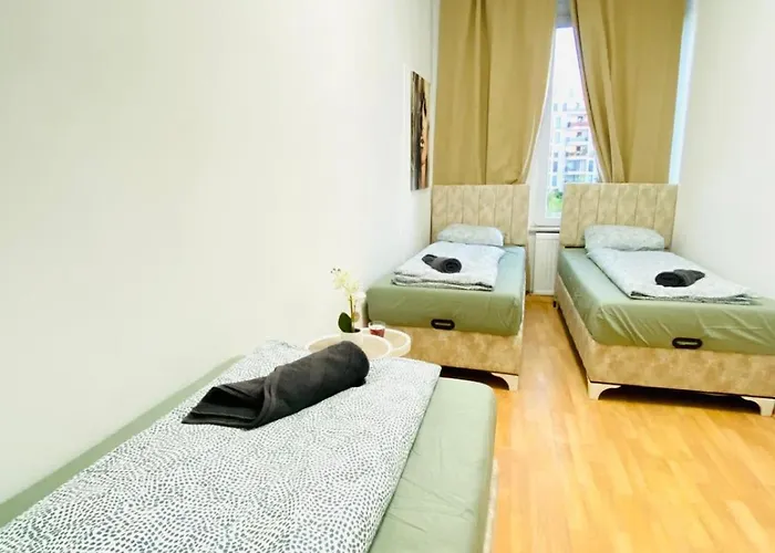 דירה Spacious 5-bedroom For 11 Near Train Station