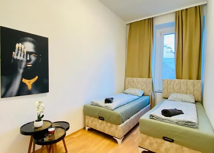 Spacious 5-bedroom For 11 Near Train Station וינה