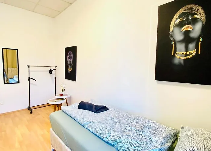 דירה Spacious 5-bedroom For 11 Near Train Station