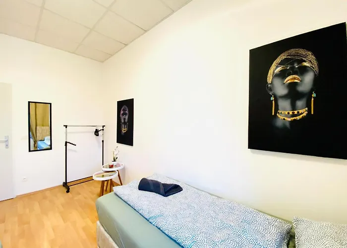 Spacious 5-bedroom For 11 Near Train Station דירה וינה