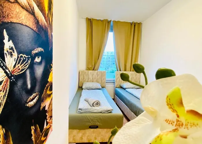 Spacious 5-bedroom For 11 Near Train Station דירה וינה