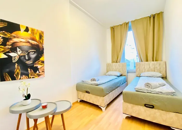 Spacious 5-bedroom For 11 Near Train Station וינה