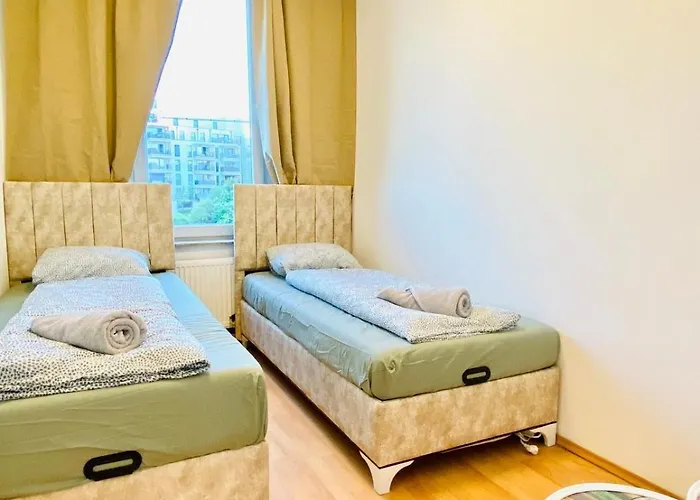 Spacious 5-bedroom For 11 Near Train Station וינה