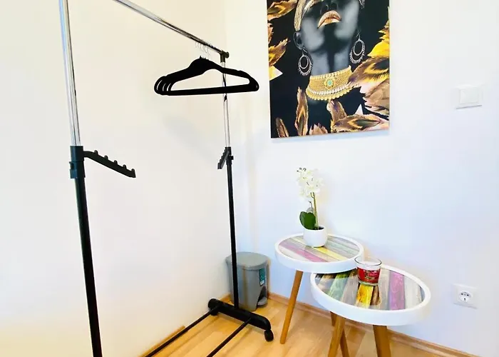 דירה Spacious 5-bedroom For 11 Near Train Station