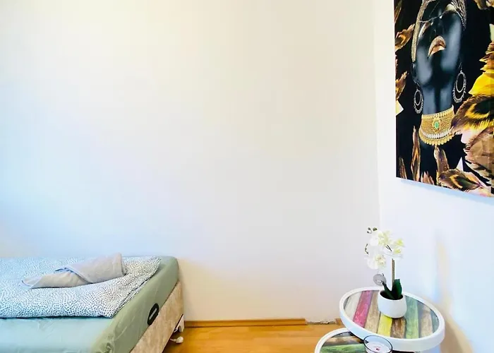 Spacious 5-bedroom For 11 Near Train Station וינה