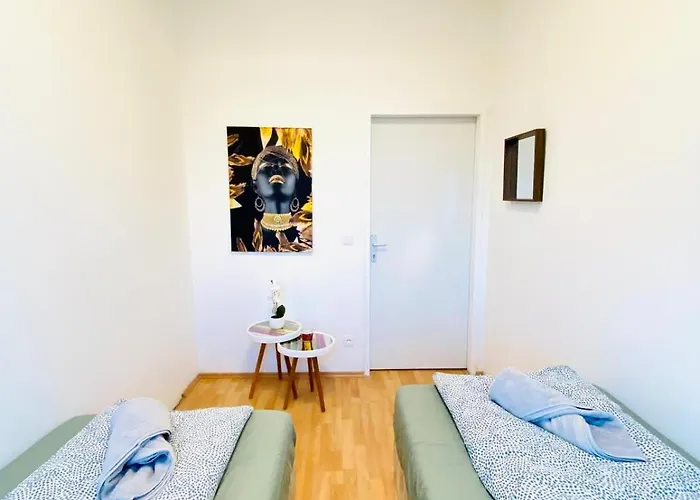 Spacious 5-bedroom For 11 Near Train Station * וינה